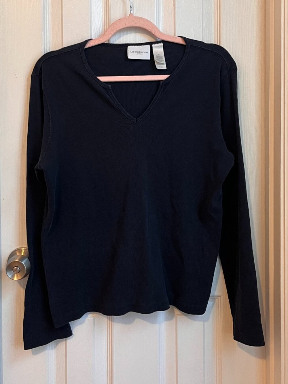 [$2 in a bundle] Liz Claireborne sz M notch neck black cotton ribbed tee